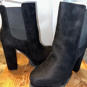 Liliana Black Suede Heeled Boots